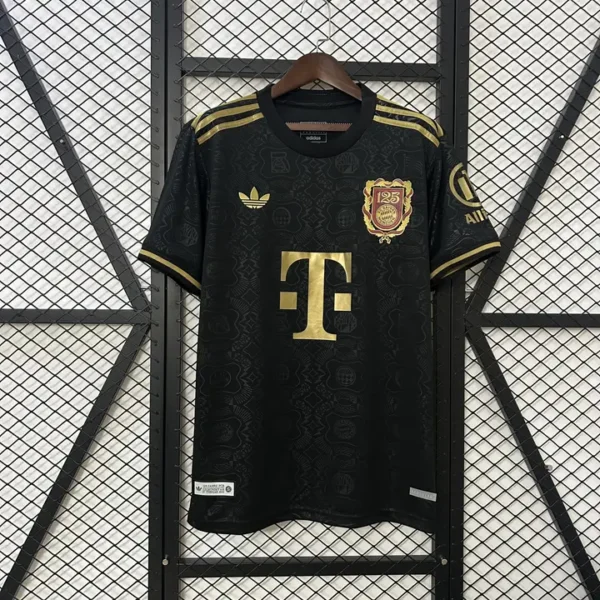 fan-bundesliga-bayern-munich-bayern-munich-125-aniversario-negro-2025-26_0.webp Bayern Múnich 125 Aniversario Negro 2025-26 - Versión Fan