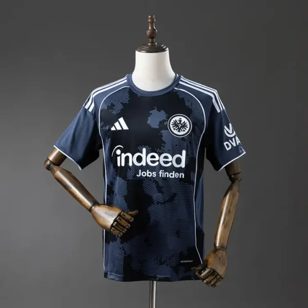 fan-bundesliga-eintracht-frankfurt-eintracht-frankfurt-alternativa-2025-26_0.webp Eintracht Frankfurt Alternativa 2025-26 - Versión Fan