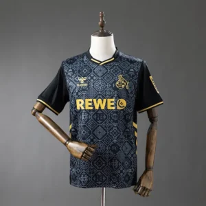 fan-bundesliga-koln-koln-visitante-2025-26_0.webp Köln Visitante 2025-26 - Versión Fan