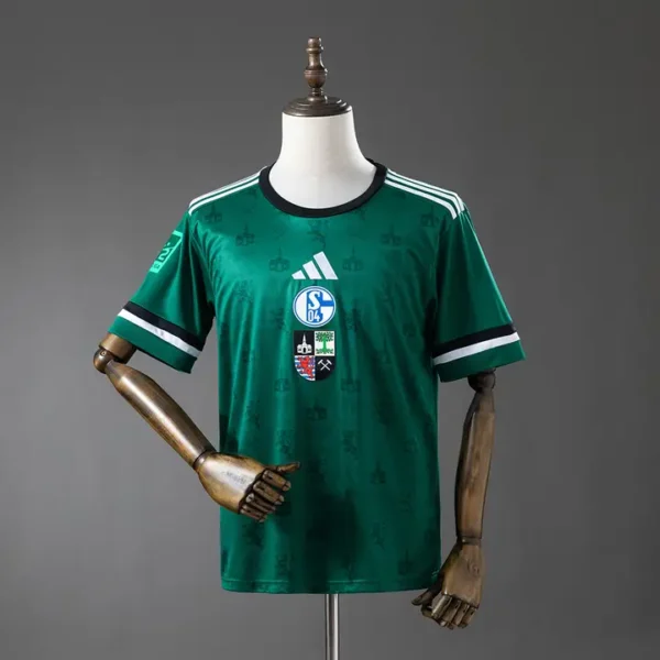 fan-bundesliga-schalke-04-schalke-04-conmemorativa-2025-26_0.webp Schalke 04 Conmemorativa 2025-26 - Versión Fan