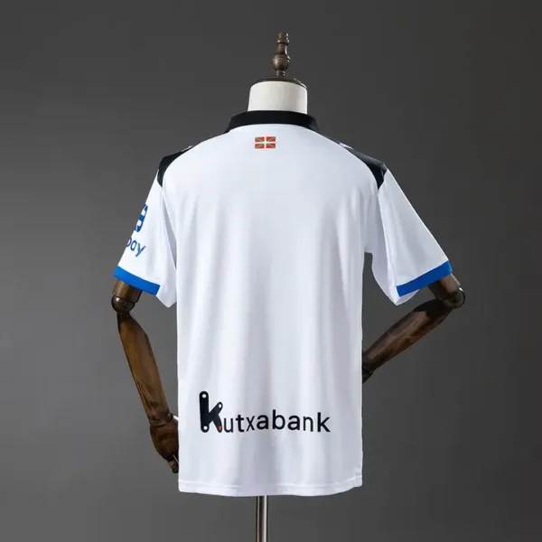 fan-laliga-alaves-deportivo-alaves-visitante-2025-26_1.webp Deportivo Alavés Visitante 2025-26 - Versión Fan