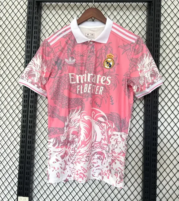 Real Madrid Especial Blanca Rosa Dragón 2025-26 - Versión Fan