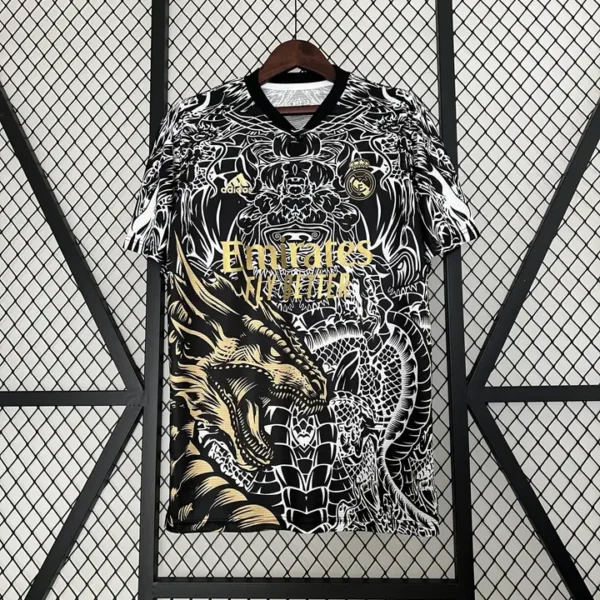 fan-laliga-real-madrid-real-madrid-especial-dragon-2023-24_0.webp Real Madrid Especial Dragón 2023-24 - Versión Fan