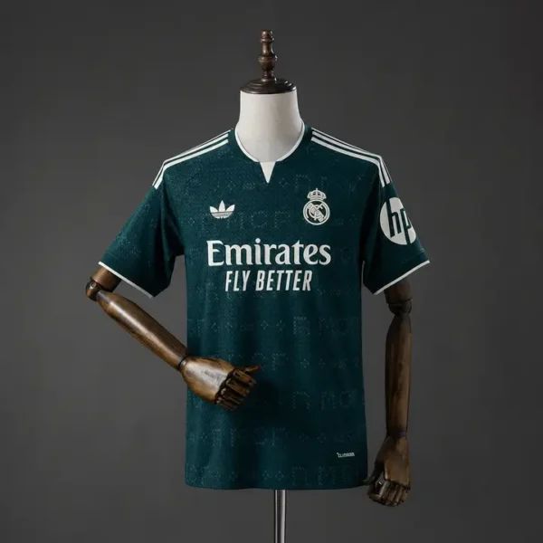 fan-laliga-real-madrid-real-madrid-visitante-2026-27_0.webp Real Madrid Visitante 2026-27 - Versión Fan