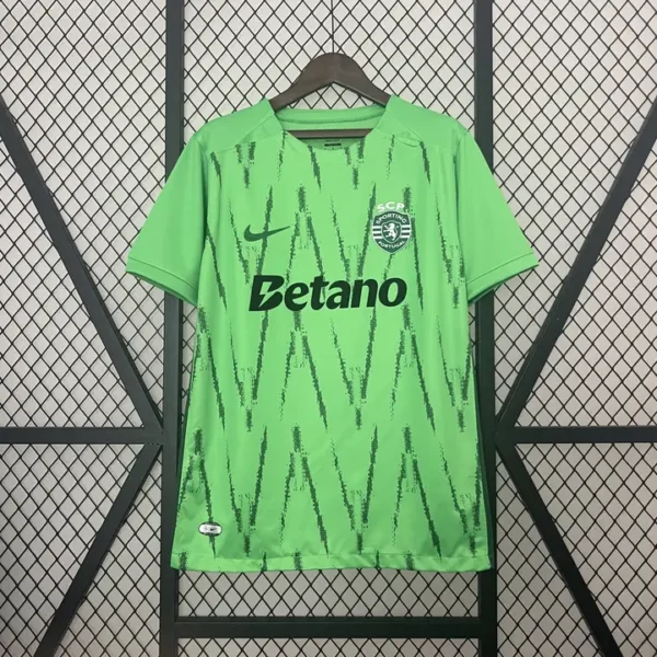 fan-portugal-sporting-de-lisboa-sporting-cp-alternatvia-2024-25_0.webp Sporting CP Alternatvia 2024-25 - Versión Fan