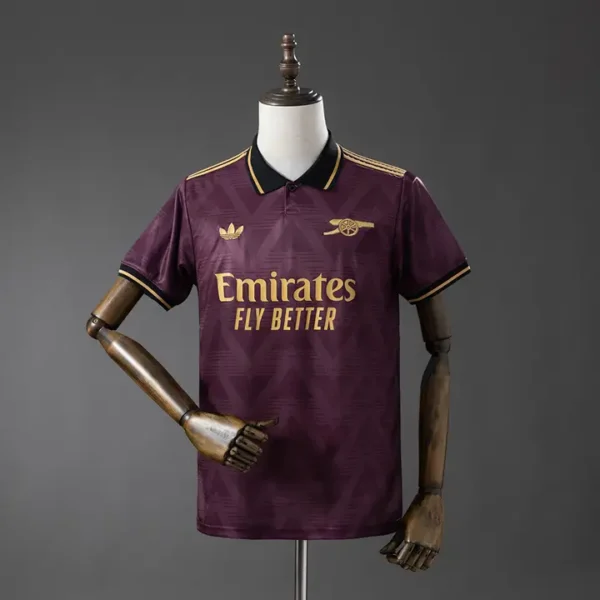 fan-premier-arsenal-arsenal-especial-granate-2025-26_0.webp Arsenal Especial Granate 2025-26 - Versión Fan
