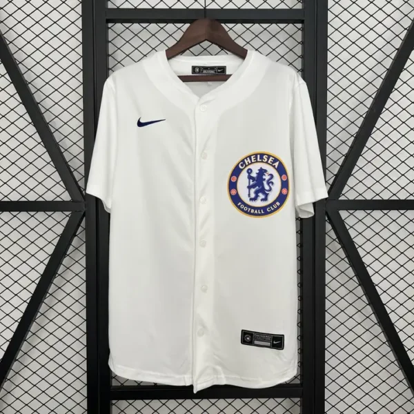 fan-premier-chelsea-chelsea-beisbolera-2025_0.webp Chelsea Beisbolera 2025 - Versión Fan