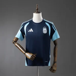 fan-sel-conmebol-argentina-argentina-azul-marino-entrenamiento-2026_0.webp Argentina Azul Marino Entrenamiento 2026 - Versión Fan