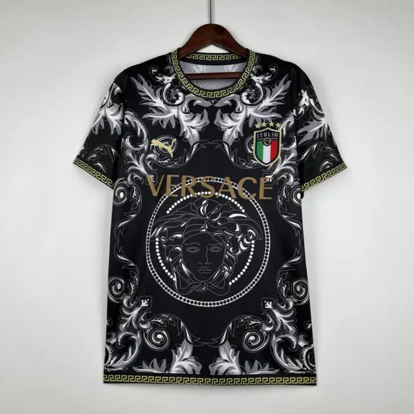 fan-sel-uefa-italia-italia-negro-2023-24_0.webp Italia Negro 2023-24 - Versión Fan
