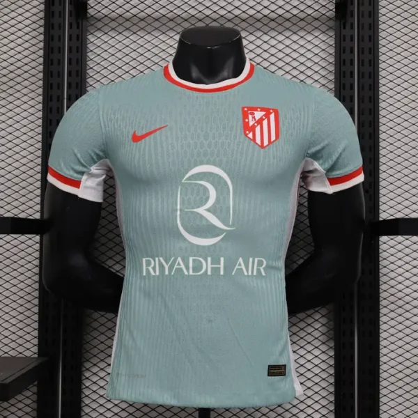 jugador-laliga-atletico-de-madrid-atletico-madrid-visitante-2024-25_0.webp Atlético Madrid Visitante 2024-25 - Versión Jugador