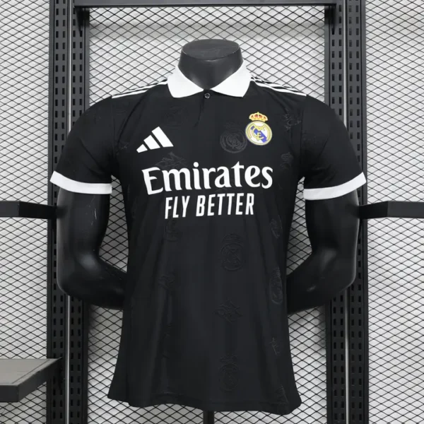 jugador-laliga-real-madrid-real-madrid-players-especial-blanco-2025-26_0.webp Real Madrid Players Especial Blanco 2025-26 - Versión Jugador