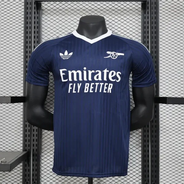 jugador-premier-arsenal-arsenal-especial-azul-marino-2024-25_0.webp Arsenal Especial Azul Marino 2024-25 - Versión Jugador