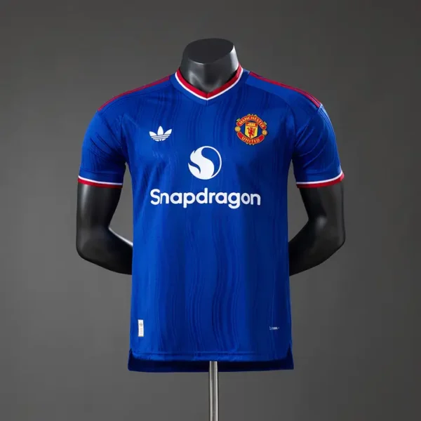jugador-premier-manchester-united-manchester-united-alternativa-2026-27_0.webp Manchester United Alternativa 2026-27 - Versión Jugador