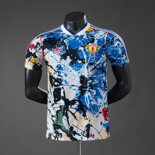 jugador-premier-manchester-united-manchester-united-originals-stone-roses-2025-26_0.webp Manchester United Originals Stone Roses 2025-26 - Versión Jugador