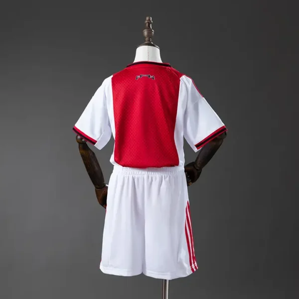Ajax Local 2025-26 - Versión Niño