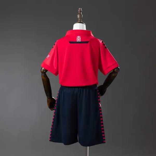 nino-laliga-osasuna-osasuna-local-2025-26_1.webp Osasuna Local 2025-26 - Versión Niño