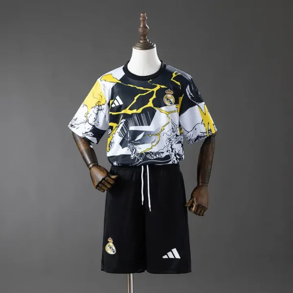 Real Madrid Avengers Entrenamiento Negro Blanco 2025-26 - Versión Niño