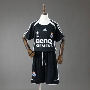 nino-laliga-real-madrid-real-madrid-visitante-2006-07_0.webp Real Madrid Visitante 2006-07 - Versión Niño