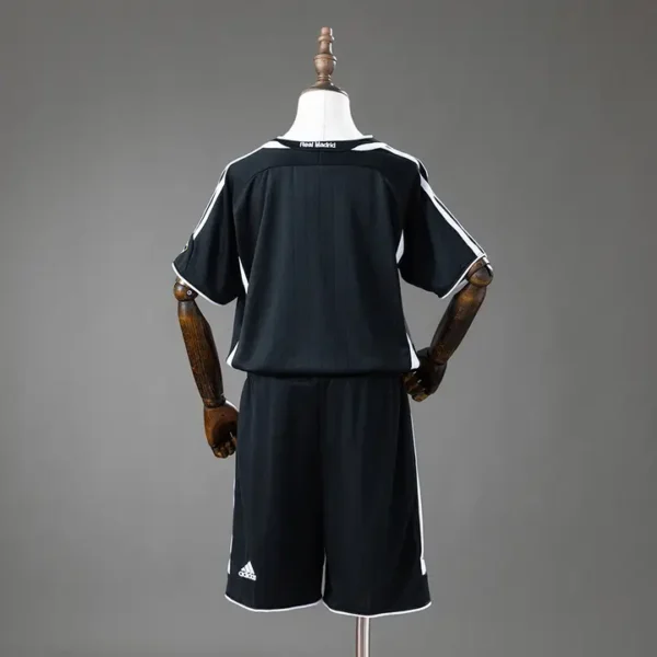 nino-laliga-real-madrid-real-madrid-visitante-2006-07_1.webp Real Madrid Visitante 2006-07 - Versión Niño