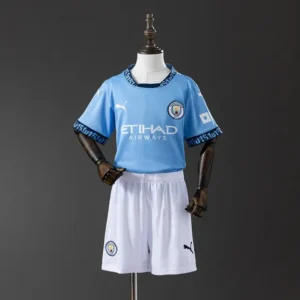 nino-premier-manchester-city-manchester-city-local-2024-25_0.webp Manchester City Local 2024-25 - Versión Niño
