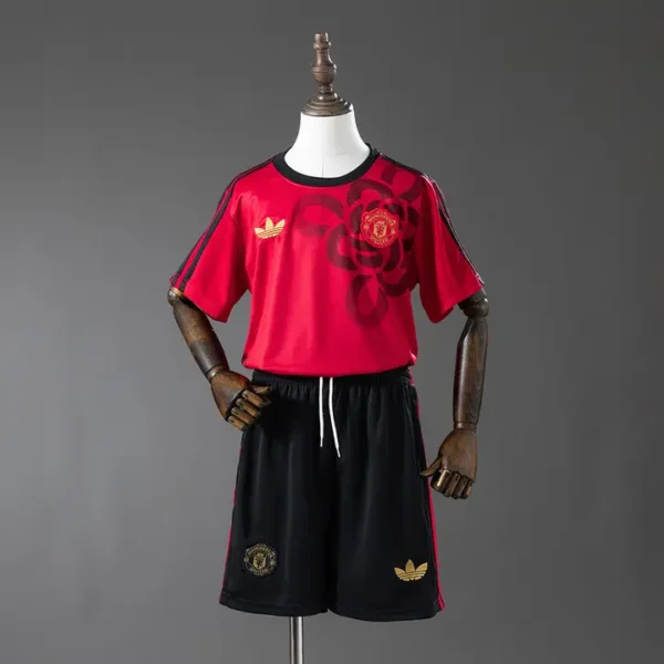 Manchester United Flor 2025-26 - Versión Niño