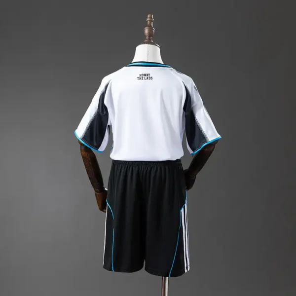 nino-premier-newcastle-united-newcastle-united-full-local-2025-26_1.webp Newcastle United Full Local 2025-26 - Versión Niño
