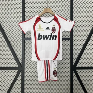 nino-seriea-ac-milan-ac-milan-visitante-2006-07_0.webp AC Milan Visitante 2006-07 - Versión Niño