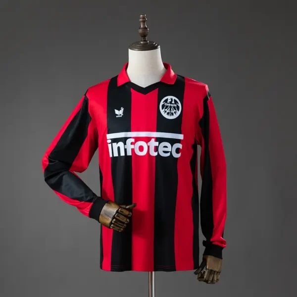retro-bundesliga-eintracht-frankfurt-eintracht-frankfurt-local-1983-84_0.webp Eintracht Frankfurt Local 1983-84 - Versión Retro