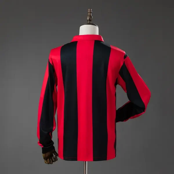 retro-bundesliga-eintracht-frankfurt-eintracht-frankfurt-local-1983-84_1.webp Eintracht Frankfurt Local 1983-84 - Versión Retro