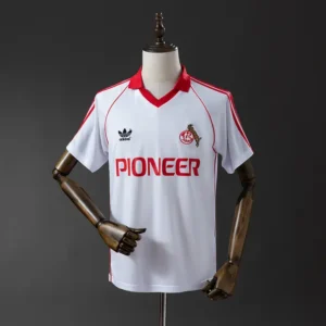 retro-bundesliga-koln-koln-local-1980-81_0.webp Köln Local 1980-81 - Versión Retro