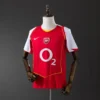 retro-premier-arsenal-arsenal-local-2004-05_0.webp Arsenal Local 2004-05 - Versión Retro