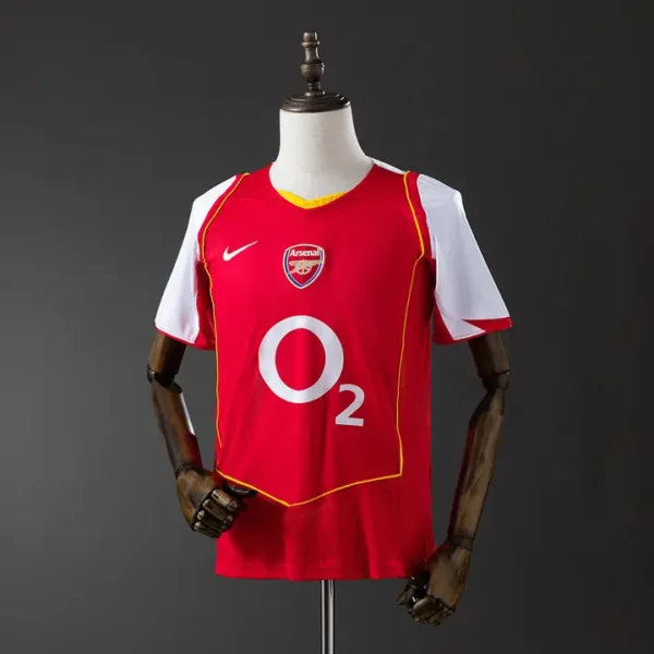 retro-premier-arsenal-arsenal-local-2004-05_0.webp Arsenal Local 2004-05 - Versión Retro