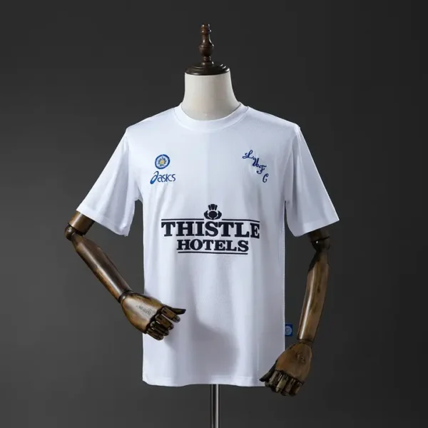 retro-premier-leeds-united-leeds-united-local-1995-96_0.webp Leeds United Local 1995-96 - Versión Retro