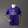retro-premier-manchester-city-manchester-city-visitante-2007-08_0.webp Manchester City Visitante 2007-08 - Versión Retro