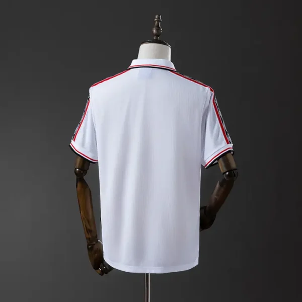 Manchester United Conmemorativa 1998-99 - Versión Retro