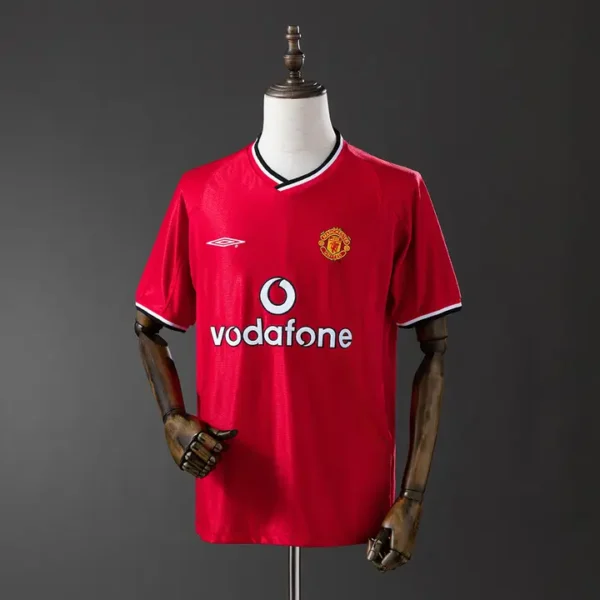 retro-premier-manchester-united-manchester-united-local-2000-01_0.webp Manchester United Local 2000-01 - Versión Retro