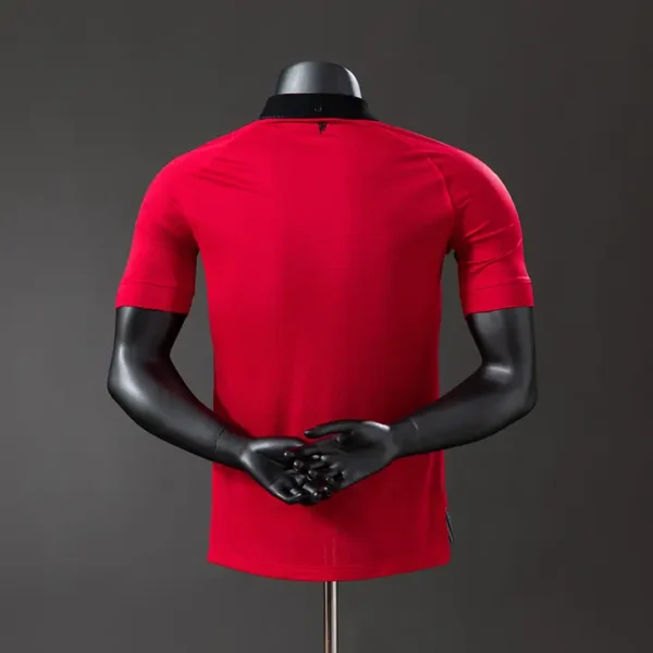 retro-premier-manchester-united-manchester-united-local-2013-14_1.webp Manchester United Local 2013-14 - Versión Retro