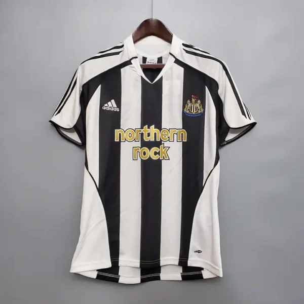 Newcastle United Local 2005-06 - Versión Retro