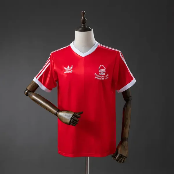 retro-premier-nottingham-forest-nottingham-forest-local-1977-80_0.webp Nottingham Forest Local 1977-80 - Versión Retro