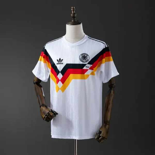 retro-sel-uefa-alemania-alemania-local-1990_0.webp Alemania Local 1990 - Versión Retro