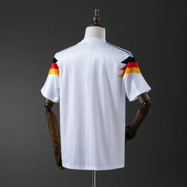 retro-sel-uefa-alemania-alemania-local-1990_1.webp Alemania Local 1990 - Versión Retro
