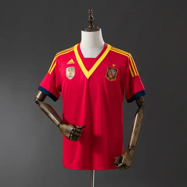 retro-sel-uefa-espana-espana-local-2013_0.webp España Local 2013 - Versión Retro
