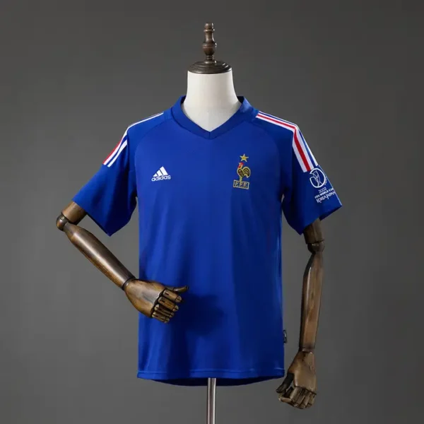 retro-sel-uefa-francia-francia-local-2002_0.webp Francia Local 2002 - Versión Retro