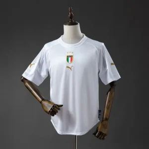 retro-sel-uefa-italia-italia-visitante-2004_0.webp Italia Visitante 2004 - Versión Retro