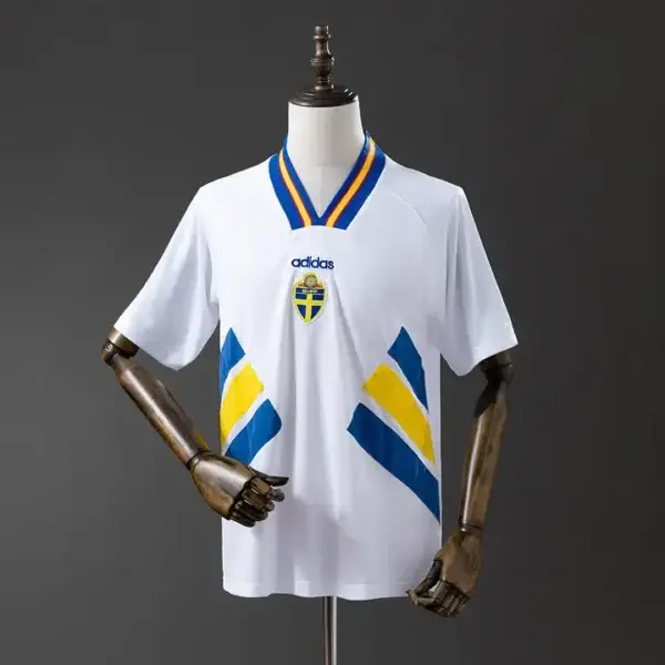retro-sel-uefa-suecia-suecia-visitante-1994_0.webp Suecia Visitante 1994 - Versión Retro
