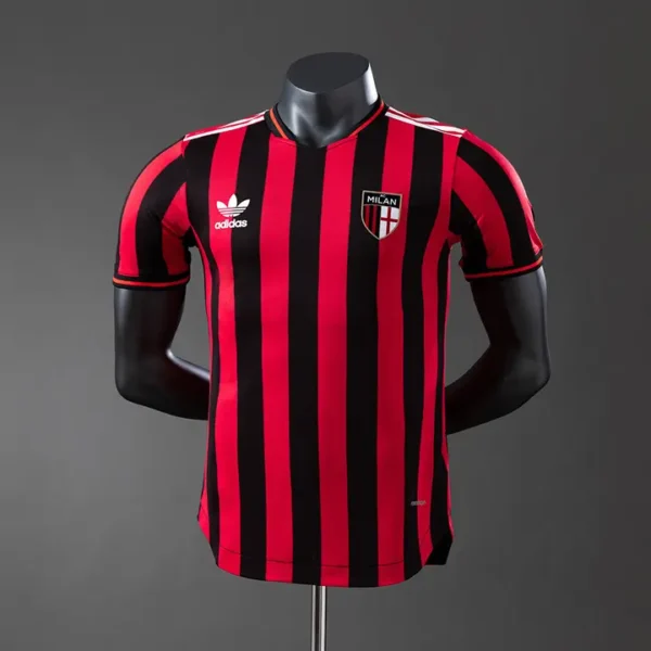 retro-seriea-ac-milan-ac-milan-2024-25_0.webp AC Milan 2024-25 - Versión Retro