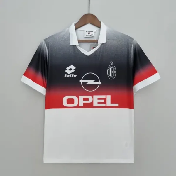 retro-seriea-ac-milan-ac-milan-entrenamiento-visitante-1995-96_0.webp AC Milan Entrenamiento Visitante 1995-96 - Versión Retro