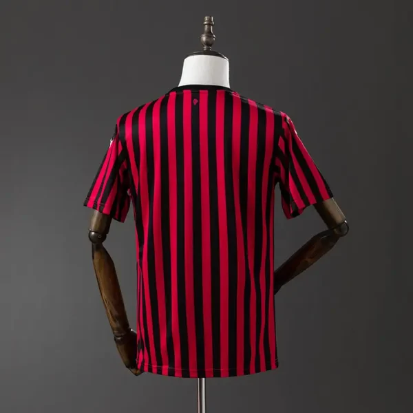 retro-seriea-ac-milan-ac-milan-local-2019-20_1.webp AC Milan Local 2019-20 - Versión Retro