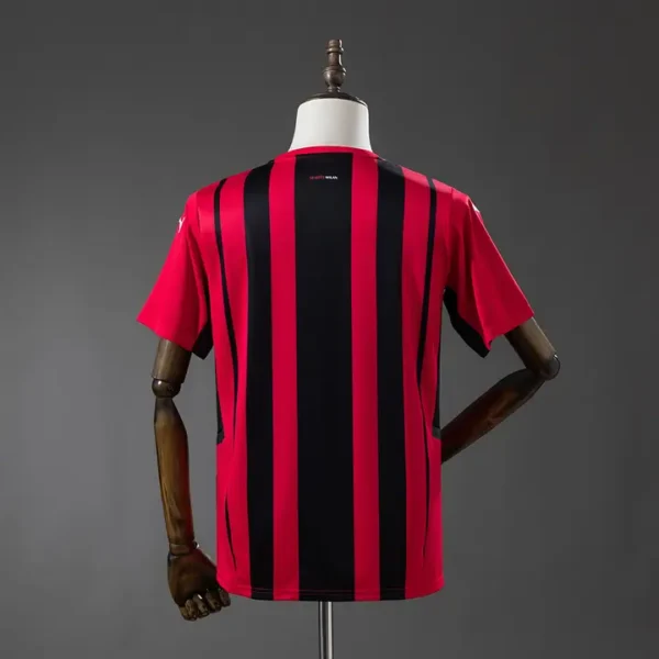 AC Milan Local 2021-22 - Versión Retro
