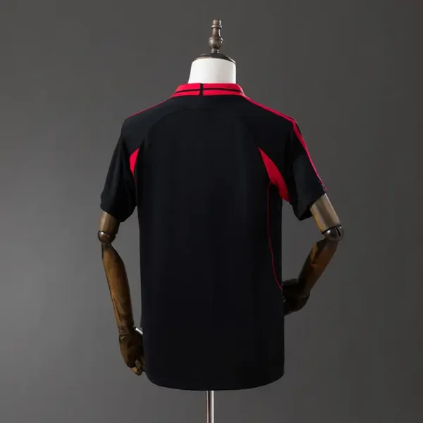 retro-seriea-ac-milan-ac-milan-visitante-2000-01_1.webp AC Milan Visitante 2000-01 - Versión Retro